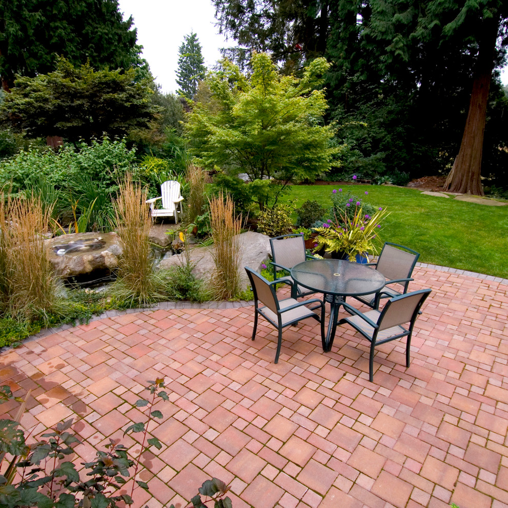 This is an example of a classic patio in Seattle.