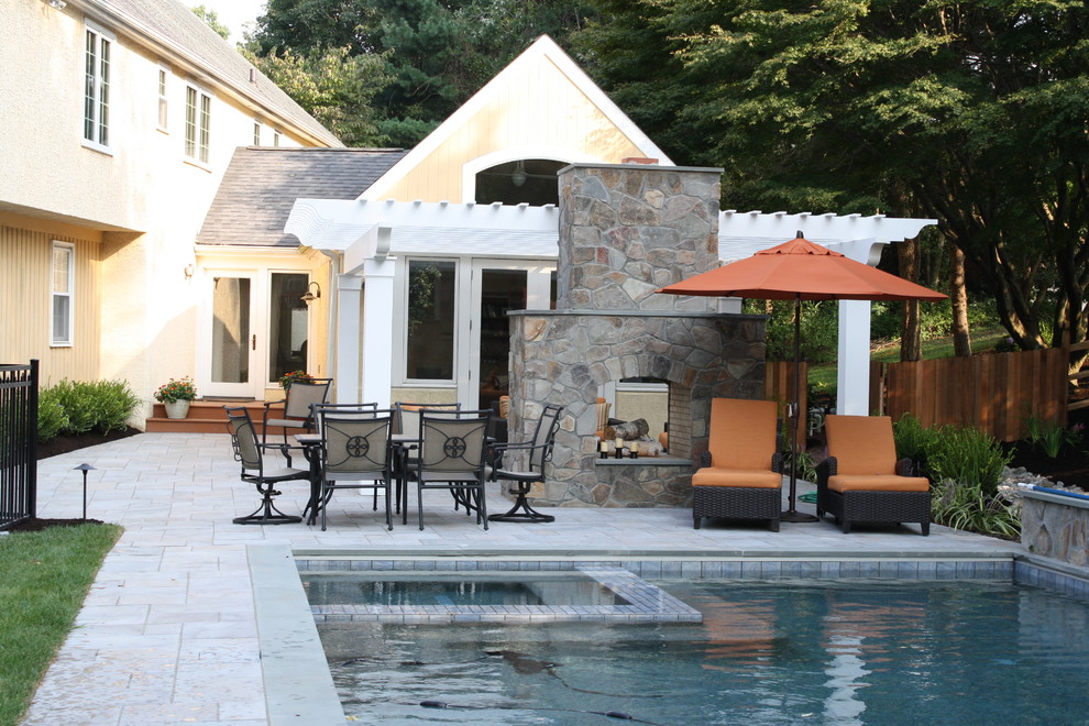 A contemporary place to unwind in Bryn Mawr, PA Contemporary Patio
