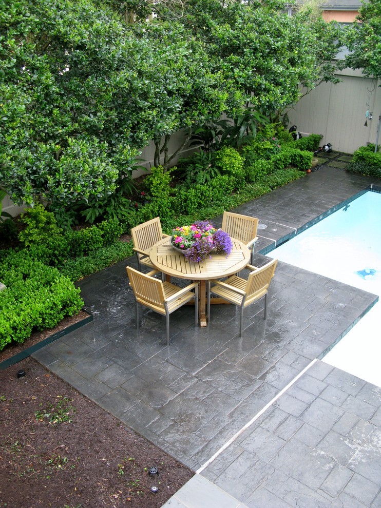Design ideas for a contemporary patio in Houston.