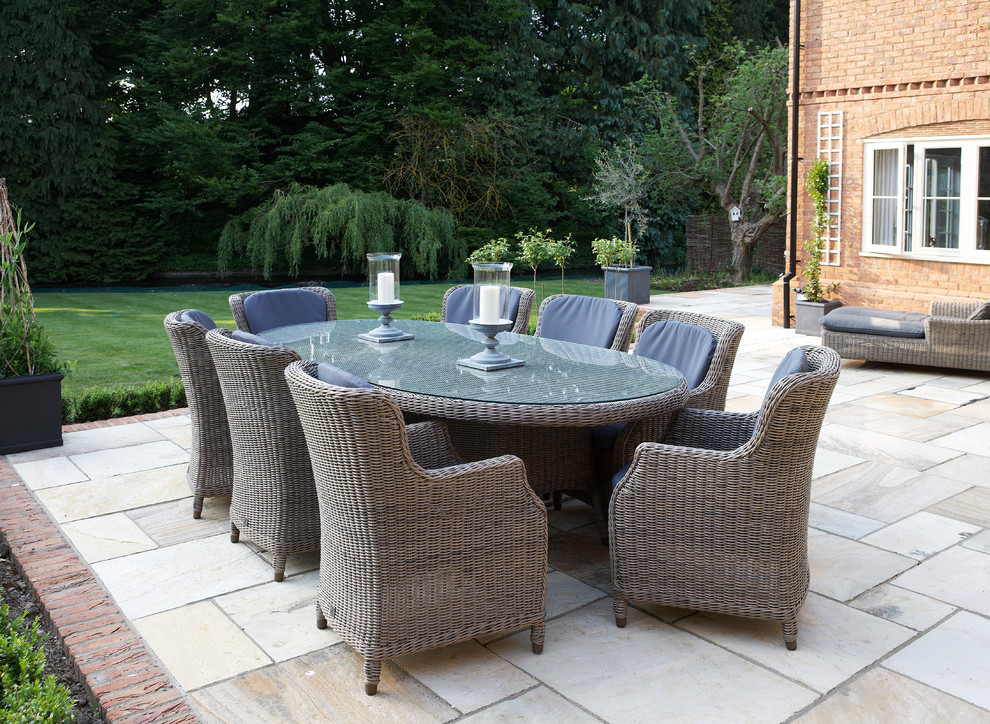 Design ideas for a medium sized contemporary back patio in Berkshire with natural stone paving.
