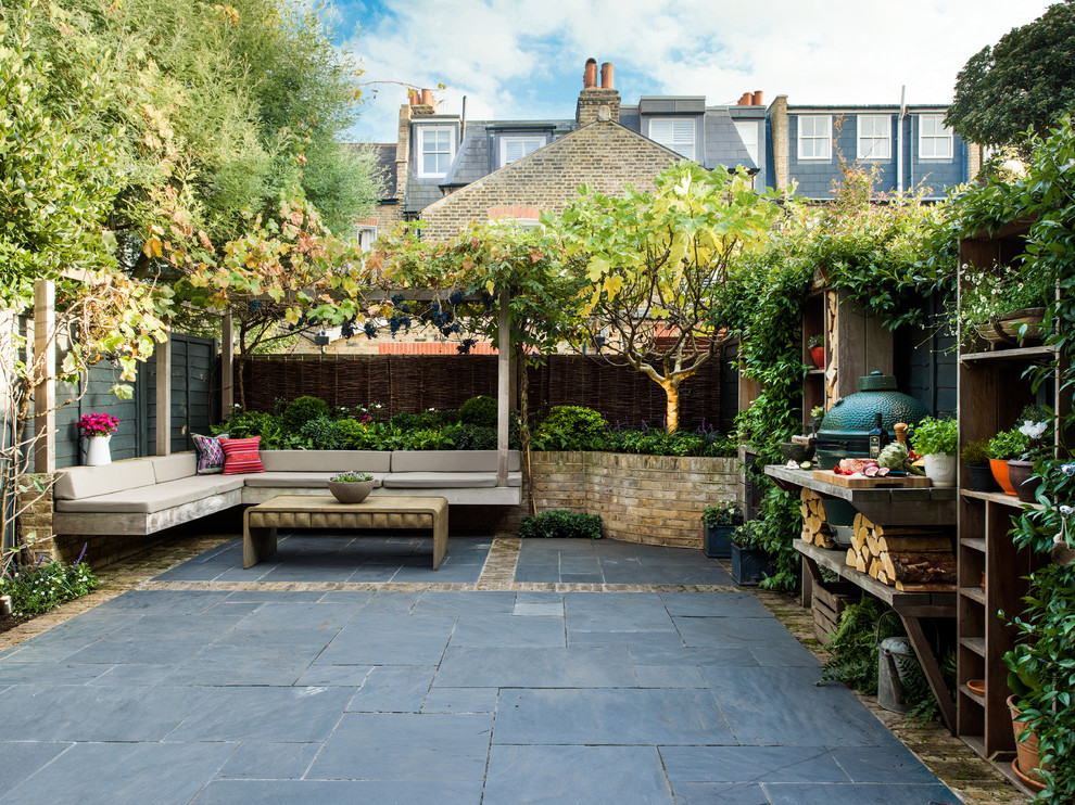 A London garden for relaxing and entertaining - Traditional - Patio ...