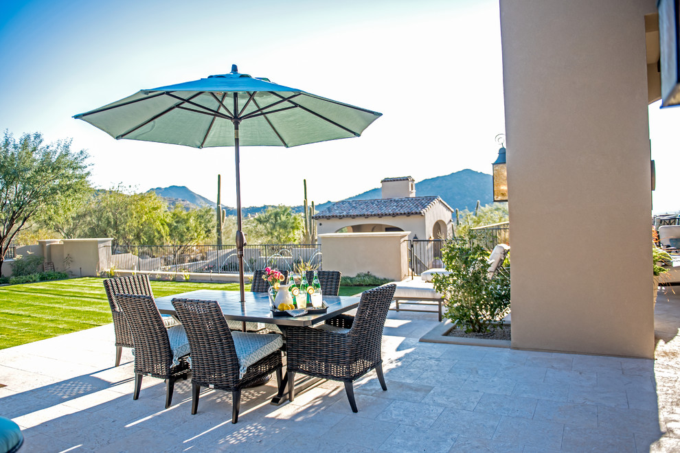 Photo of a traditional patio in Phoenix.