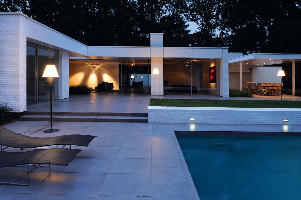 This is an example of a modern patio in Surrey.