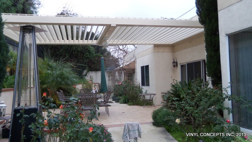 Inspiration for a timeless patio remodel in Los Angeles