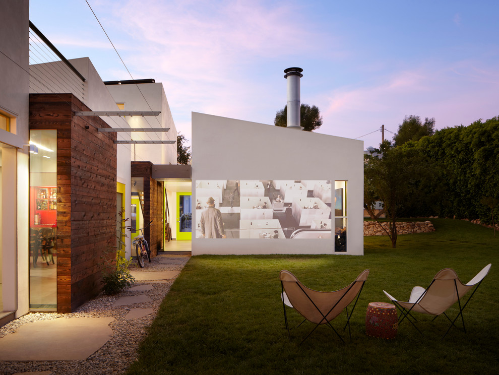 Idee per un patio o portico contemporaneo dietro casa con nessuna copertura