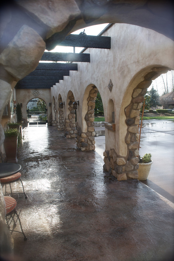 Example of a tuscan patio design in Seattle