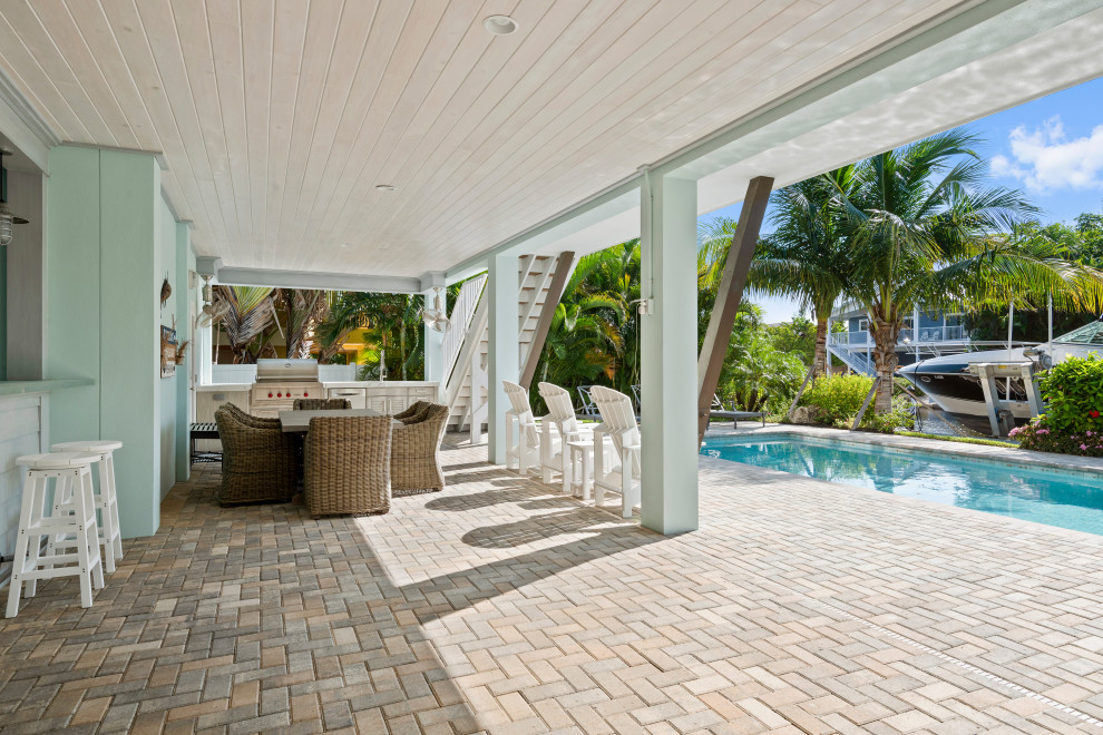 Photo of a beach style patio in Tampa.