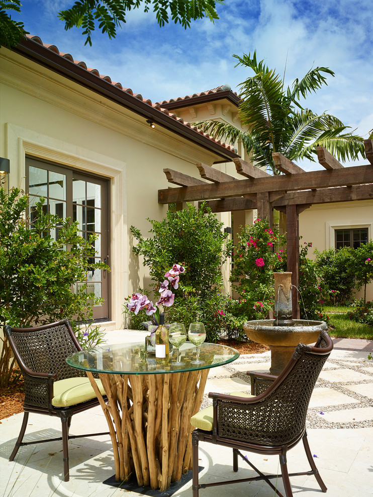 Exemple d'une terrasse exotique avec aucune couverture.