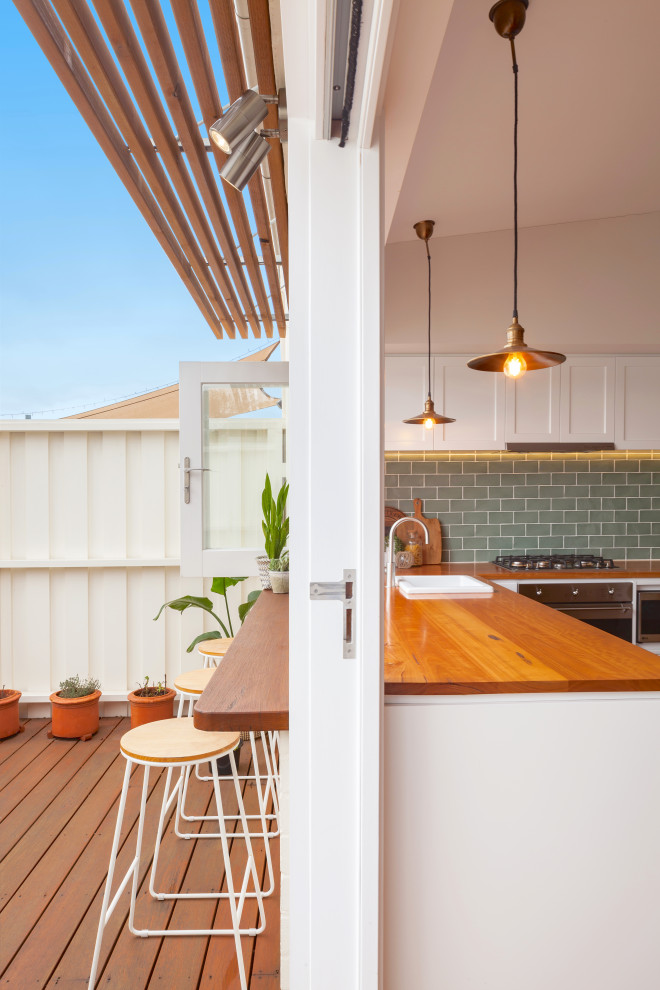 Inspiration for a contemporary back patio in Sydney with decking.