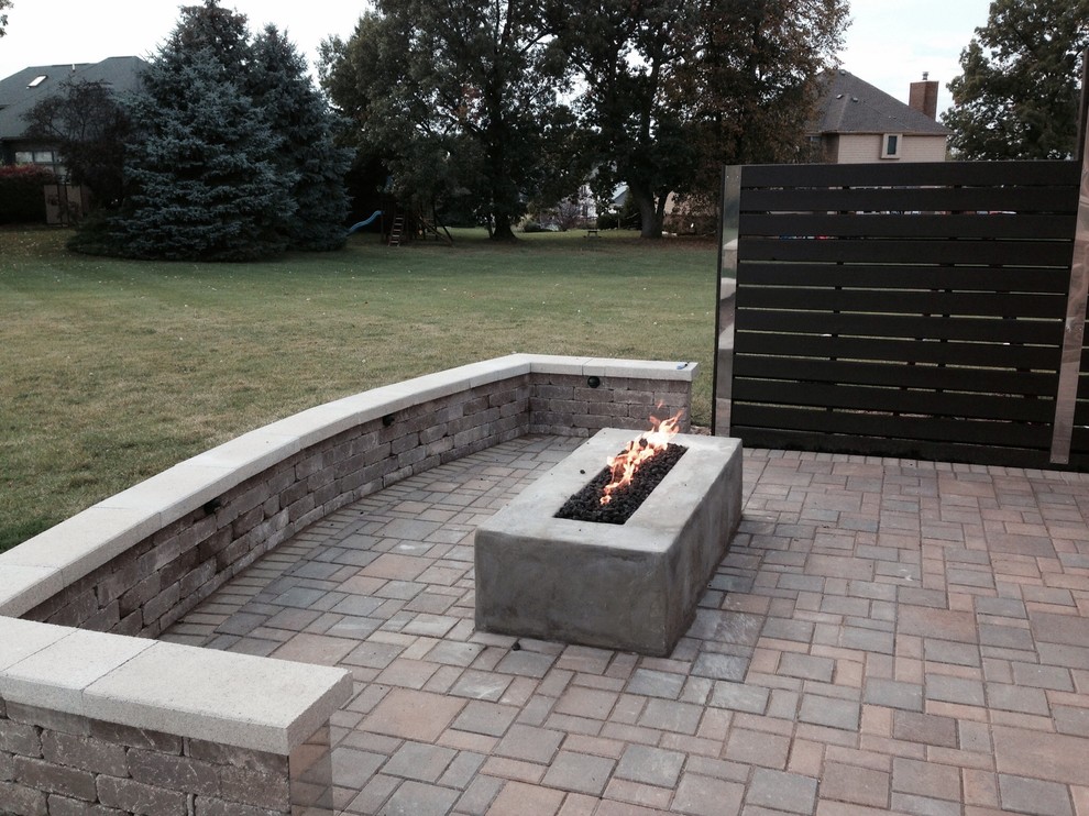 AnnArbor patio and firepit Traditional Patio Detroit by Apex