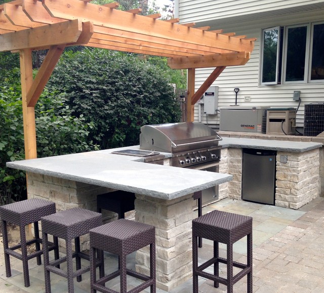 Arbors, Pergolas and Trellises Arts & Crafts Patio Chicago by