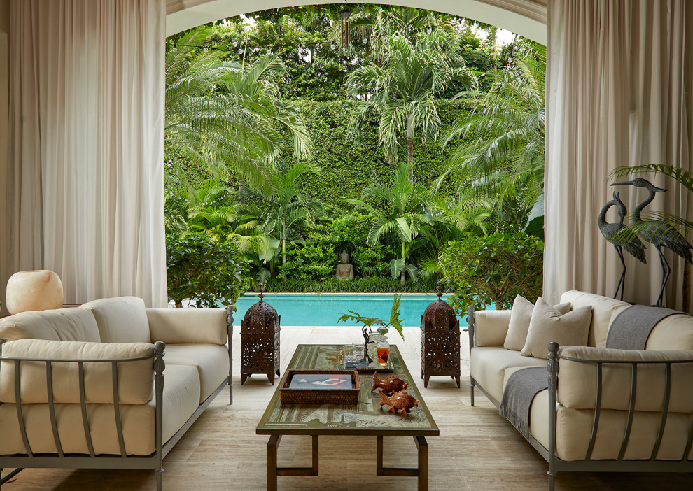 Photo of a world-inspired back patio in Miami.