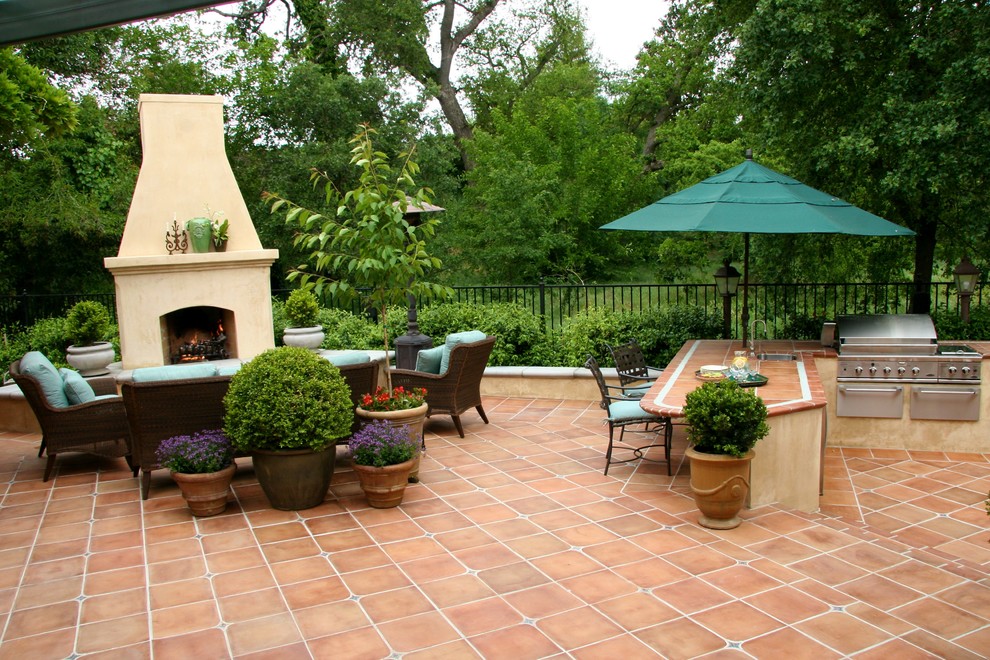 Mediterraner Patio in Sacramento