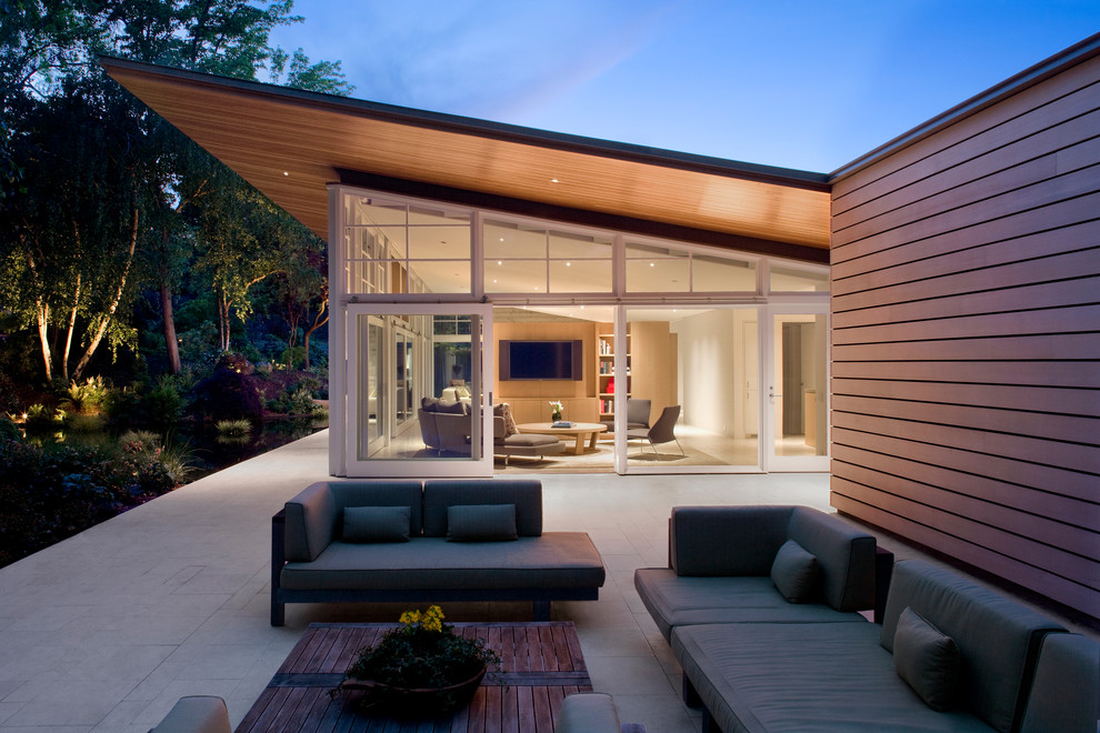 This is an example of a contemporary patio in San Francisco.
