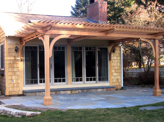 Example of a classic patio design in Boston