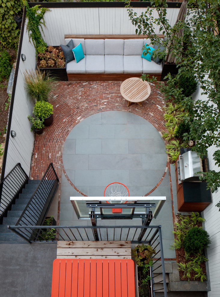Photo of a contemporary patio in New York.