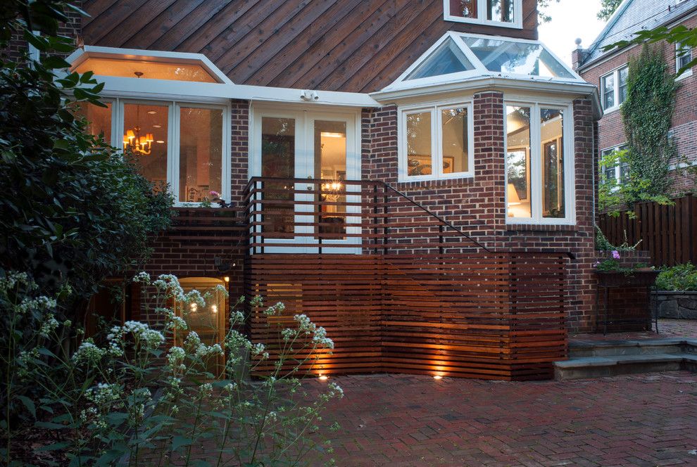 Idee per un patio o portico design con pavimentazioni in mattoni