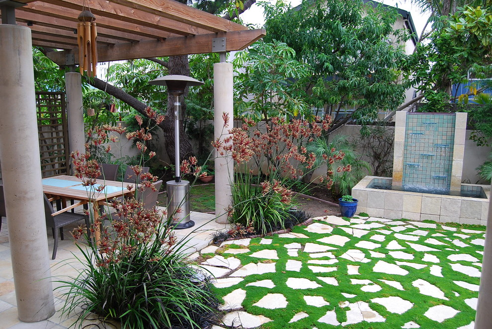 Imagen de patio tradicional con pérgola