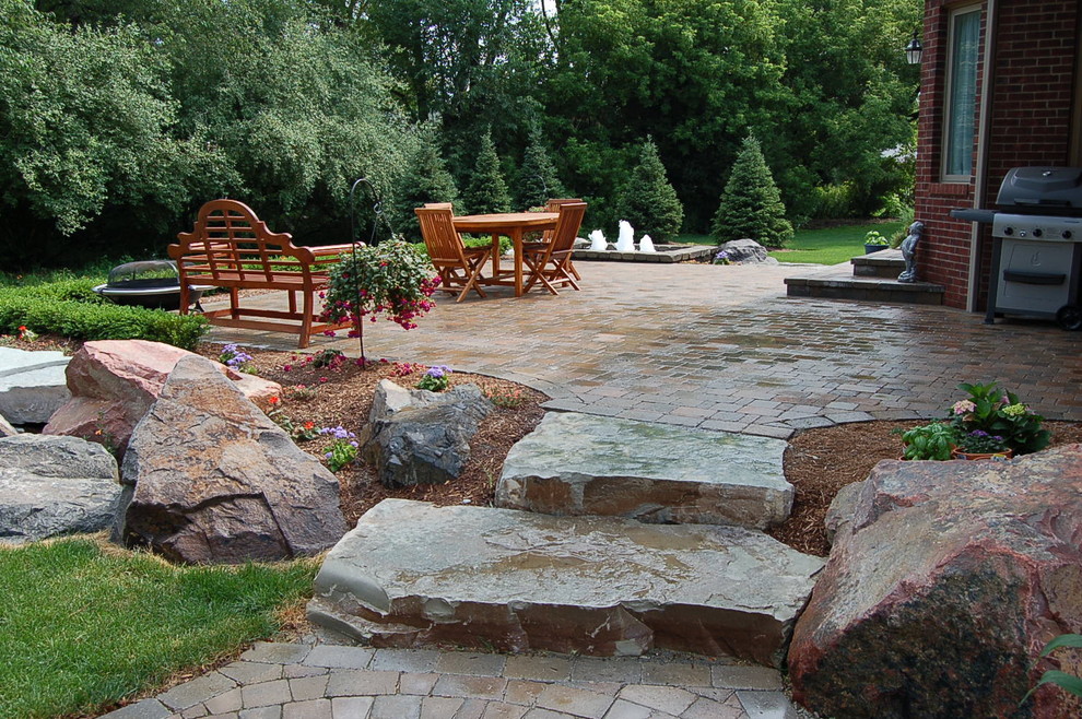 Example of a classic patio design in Nashville