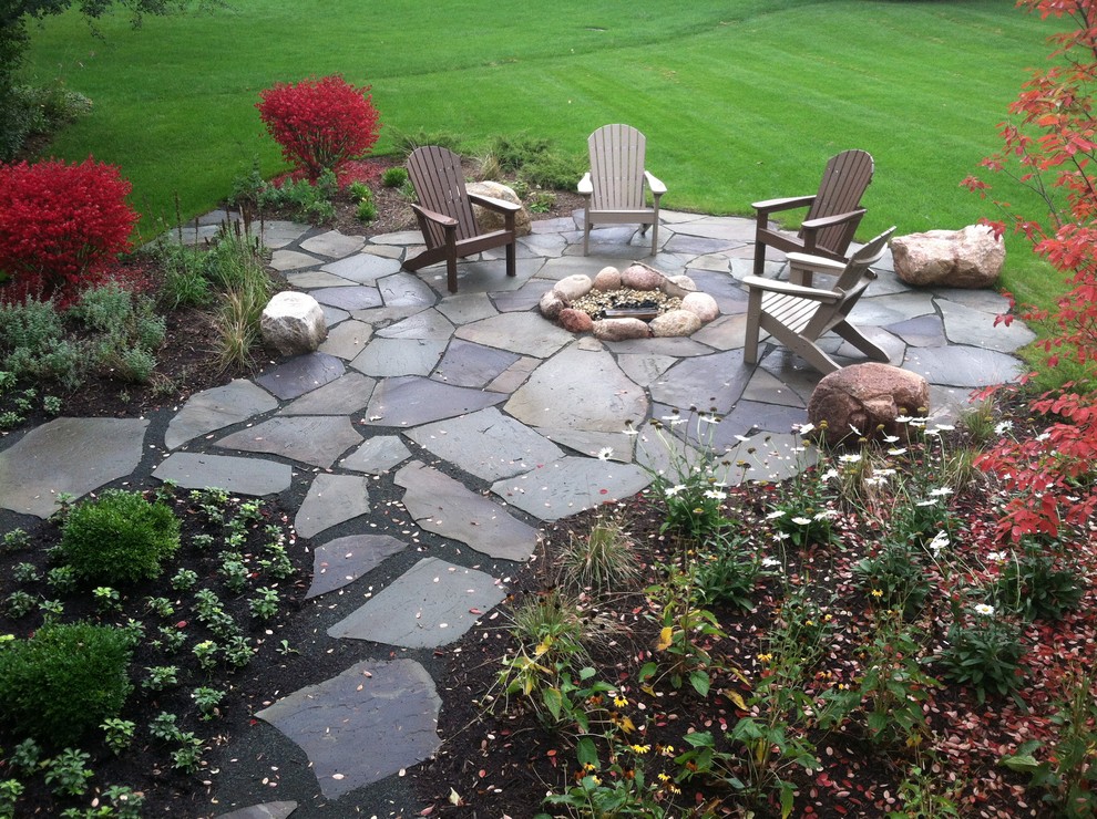 Inspiration for a timeless patio remodel in Chicago