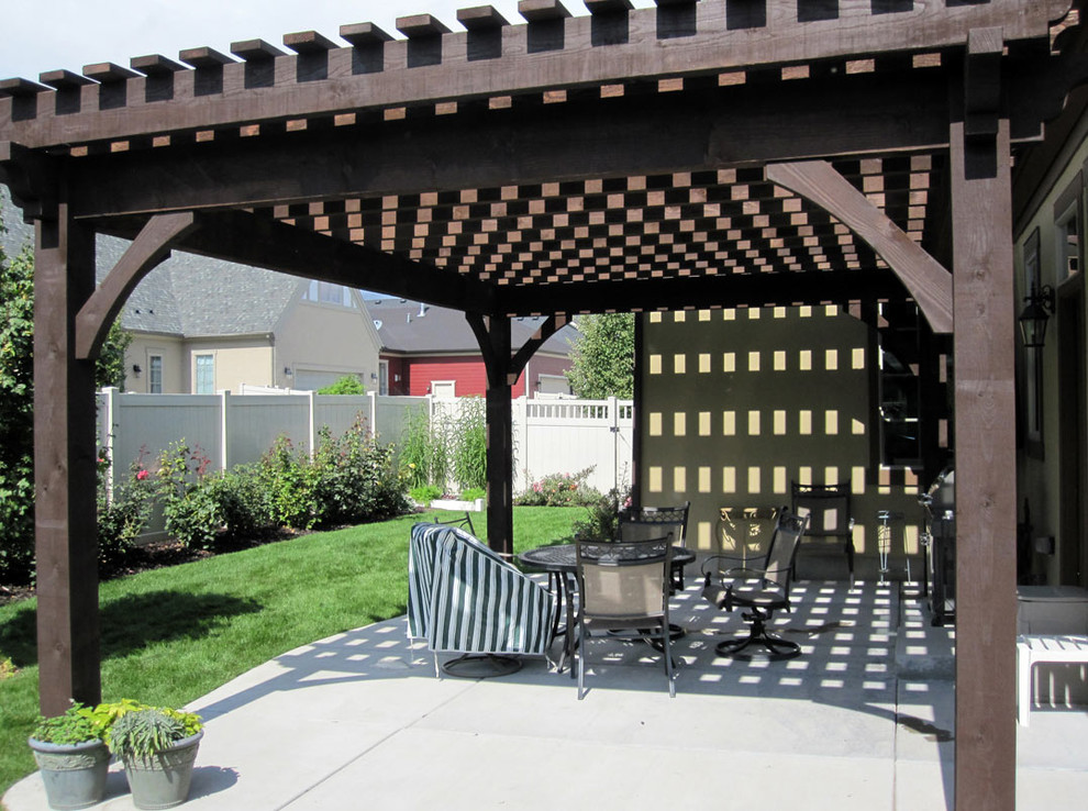 Esempio di un patio o portico design