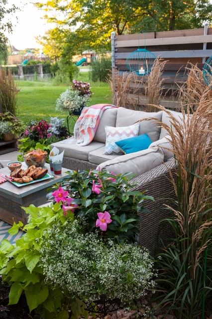 Backyard lounge discount