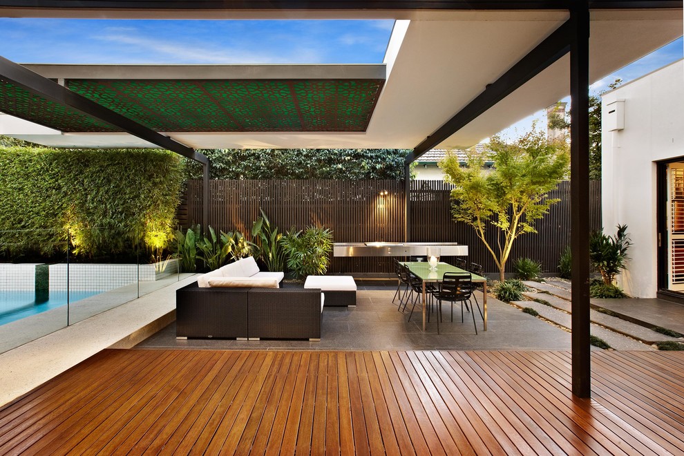 Inspiration for a contemporary patio remodel in Melbourne