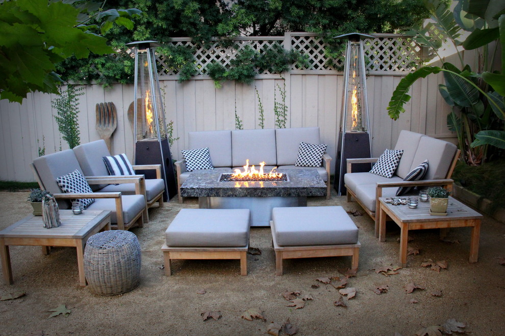 Photo of a small bohemian back patio in Los Angeles.