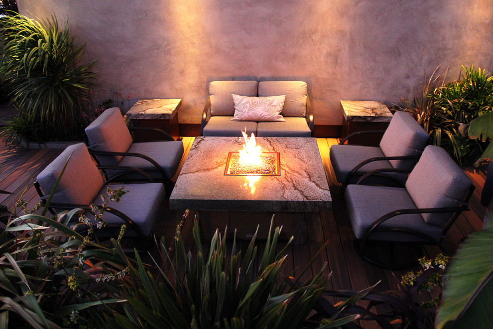 Photo of a small mediterranean back patio in Los Angeles.