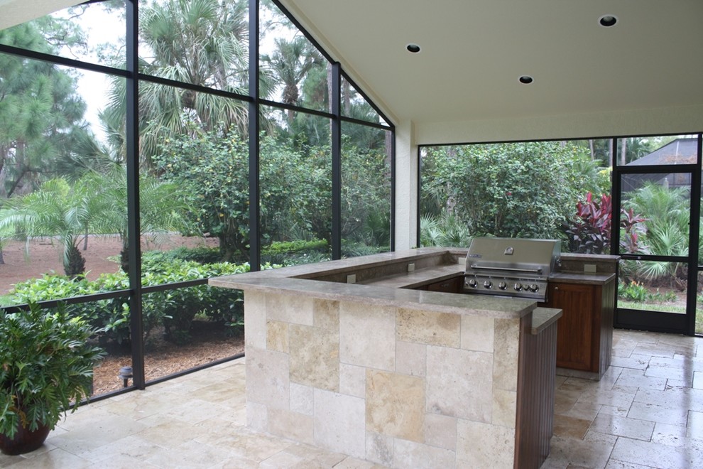 Inspiration for a timeless patio remodel in Miami