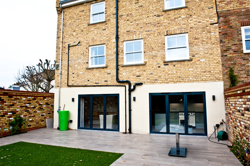 Battersea SW11 New development Family House Moderno Patio