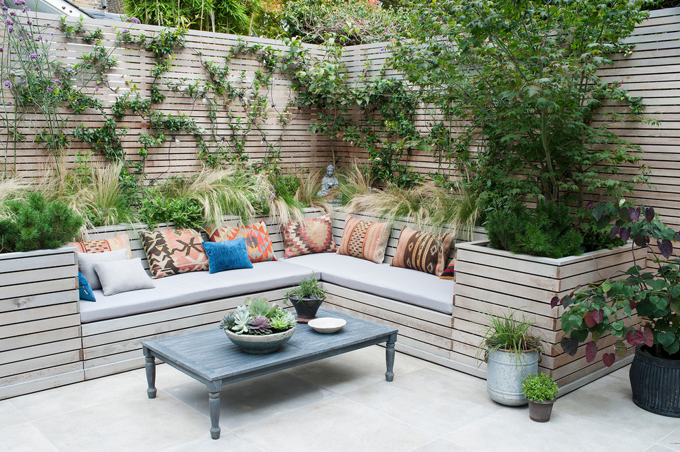 Photo of a contemporary patio in London.