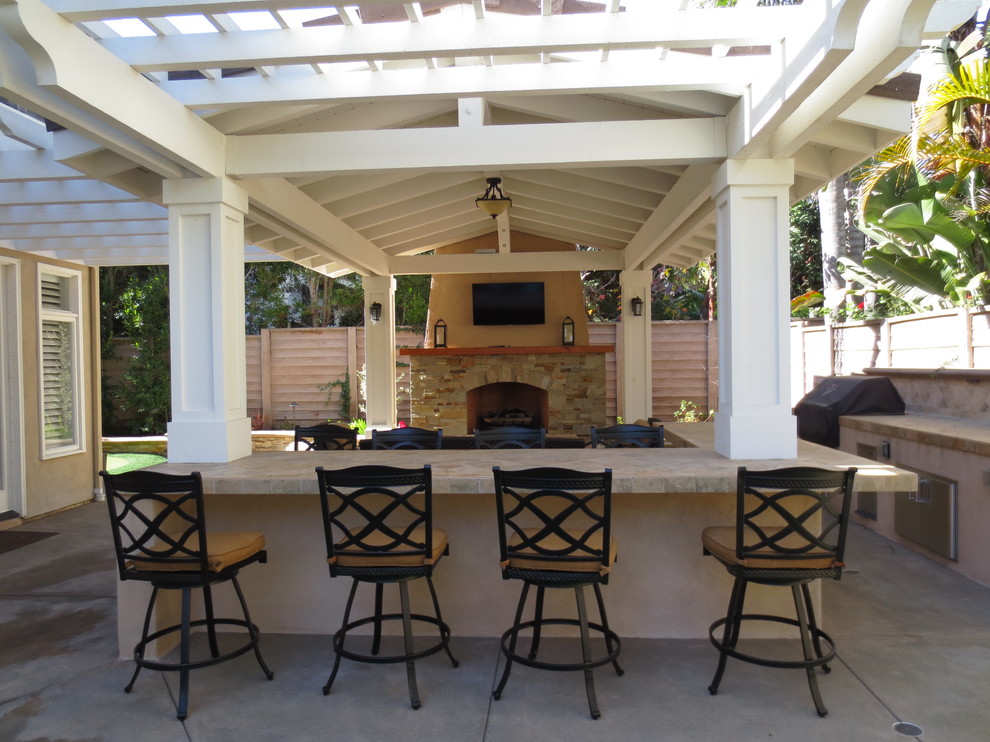 Photo of a traditional patio in Orange County.