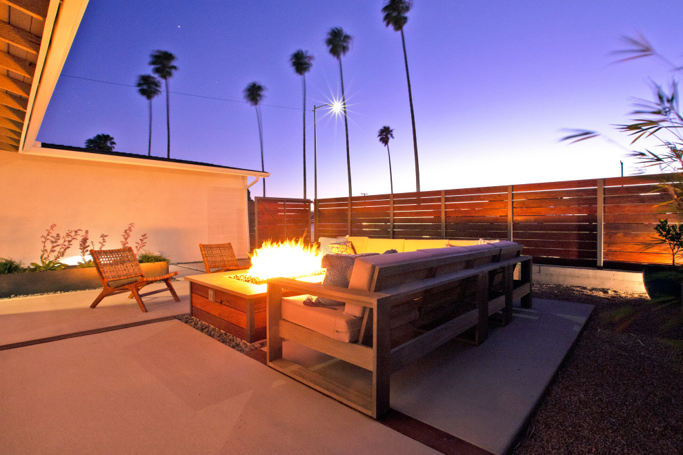 Mid-sized minimalist front yard concrete patio photo in San Luis Obispo