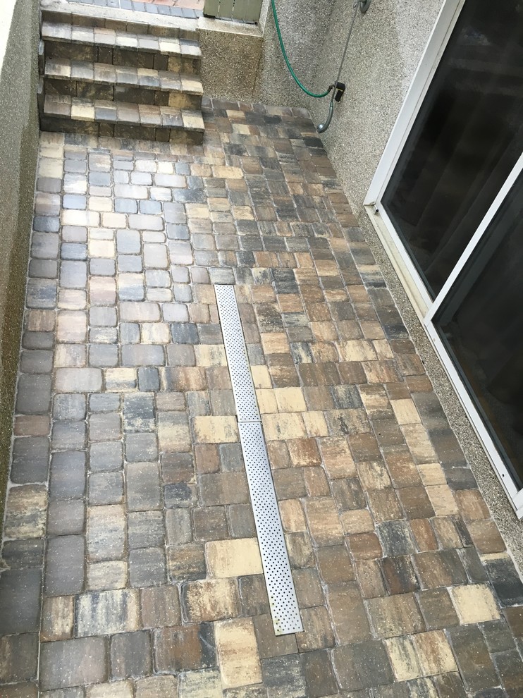 Small side patio in Jacksonville with concrete paving.