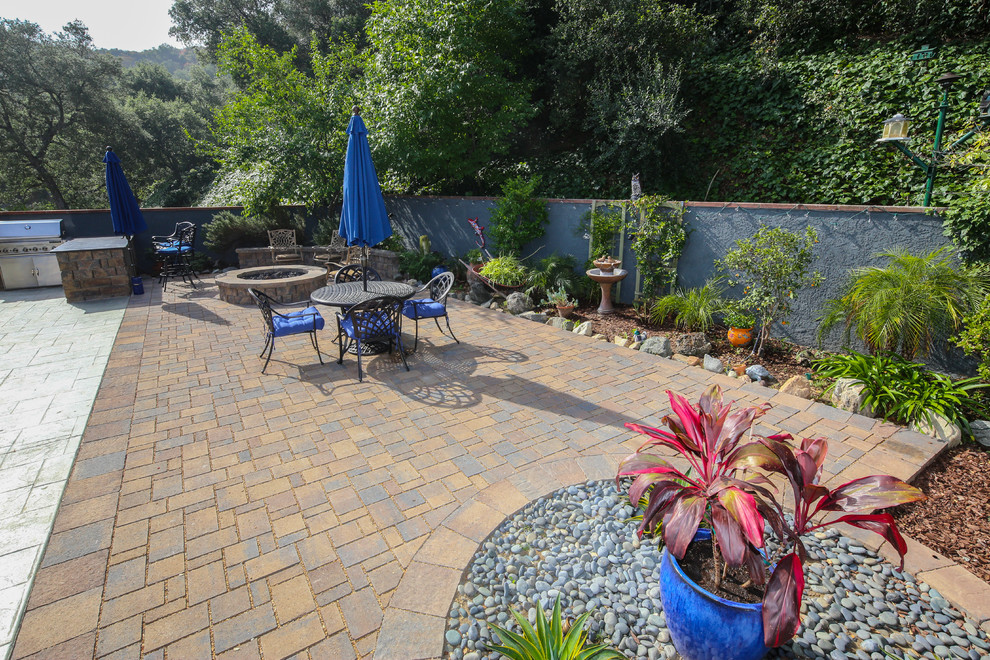 Design ideas for a patio in Los Angeles.