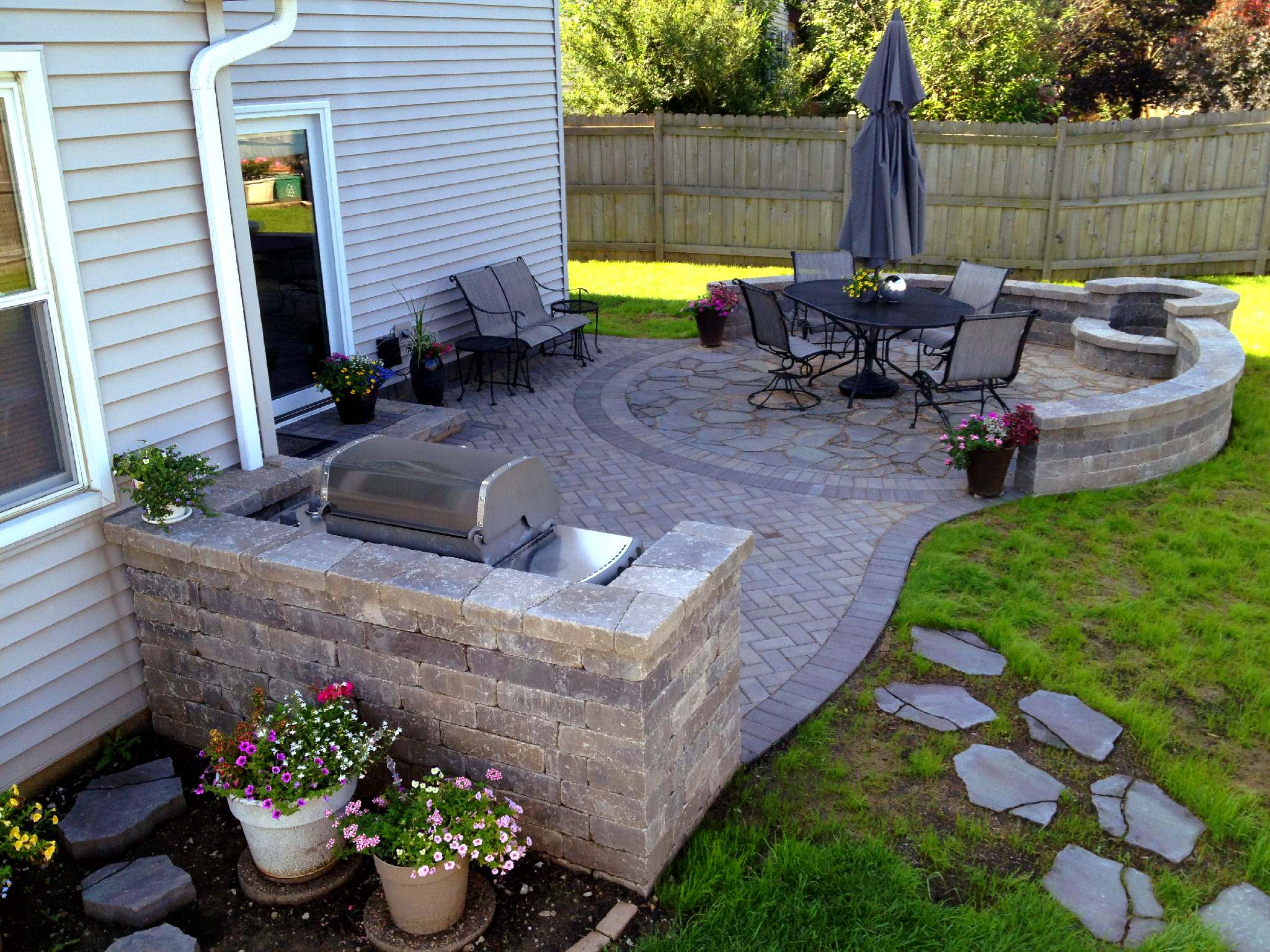 Brick Patio With A Fire Pit, Patio Block Fire Pit Ideas