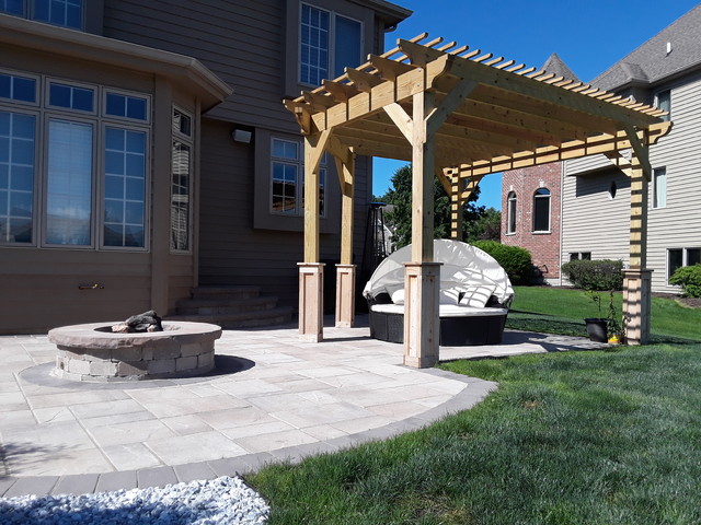 Belgard Paver Patio With Built In Fire Pit And Pergola By Batavia Il Patio And Traditional