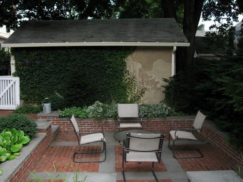 Immagine di un patio o portico chic