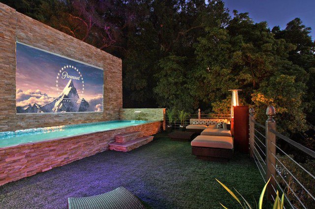 Beverly Crest Outdoor Projector, Beverly Hills - Contemporary - Patio - Los  Angeles - by United Principal Investments | Houzz AU