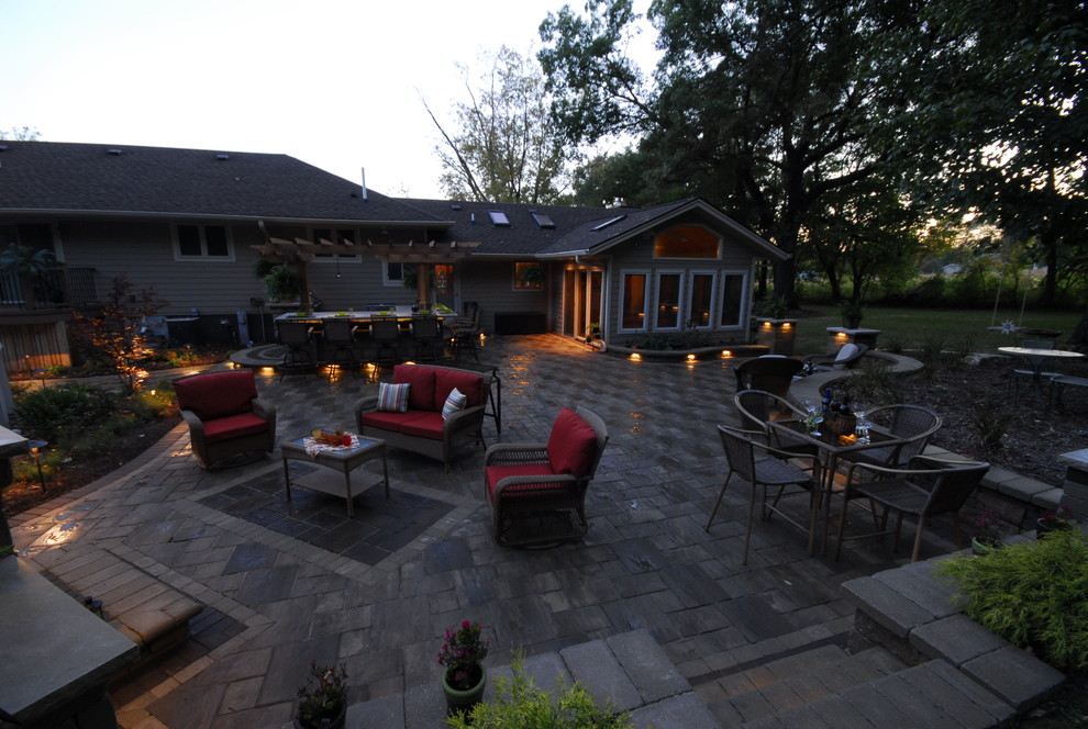 Inspiration for a timeless patio remodel in Milwaukee