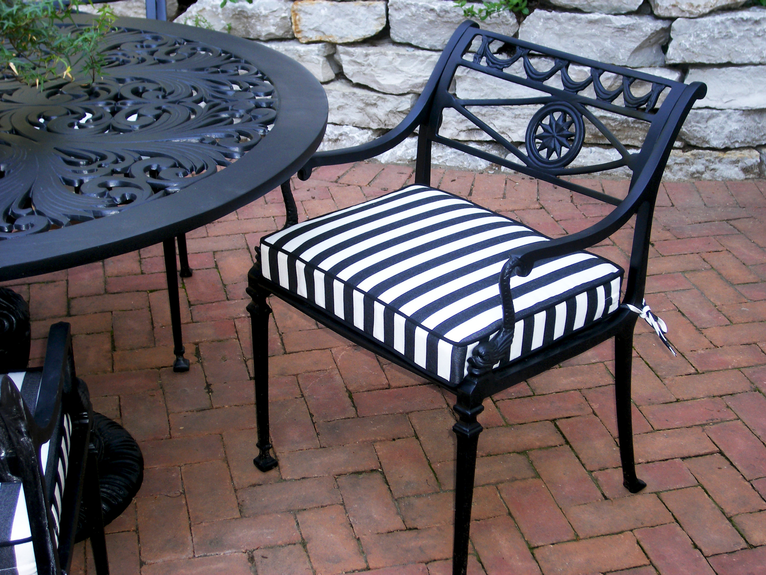 Black And White Striped Outdoor Chair, Black And White Sunbrella Chair Cushions