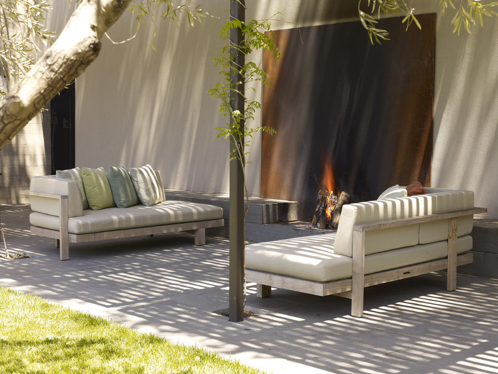 Inspiration for a modern patio remodel in San Francisco with a fire pit