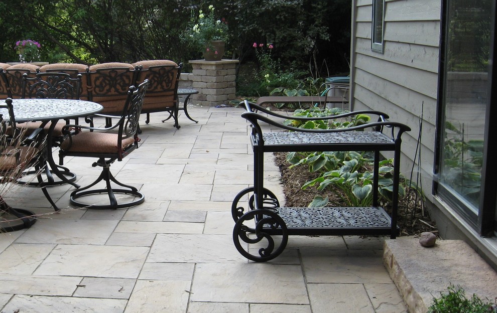 Photo of a traditional patio in Minneapolis.