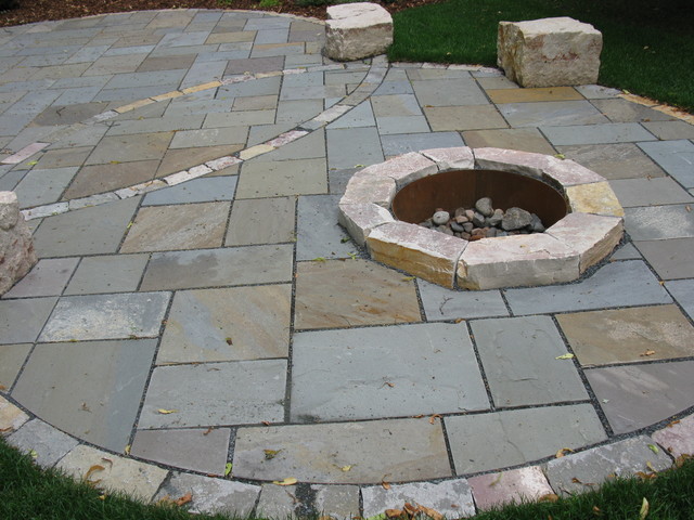 Bluestone Patio With Fire Pit, Can You Use Bluestone For A Fire Pit