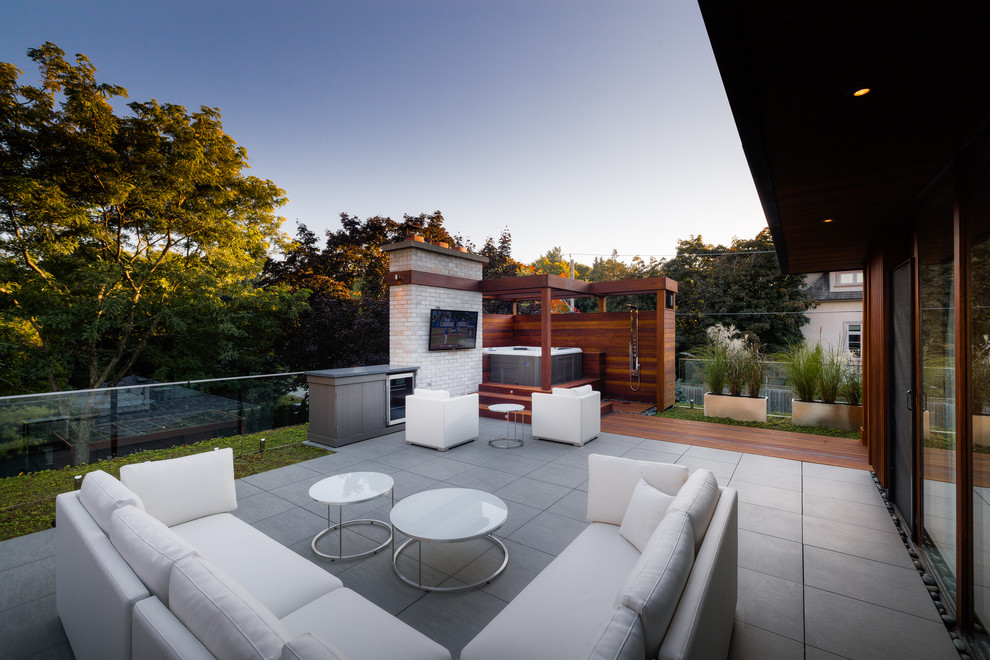 Mittelgroße Moderne Pergola hinter dem Haus mit Gartendusche in Toronto