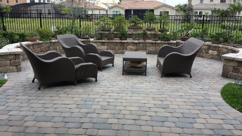 Inspiration for a zen patio remodel in Orlando