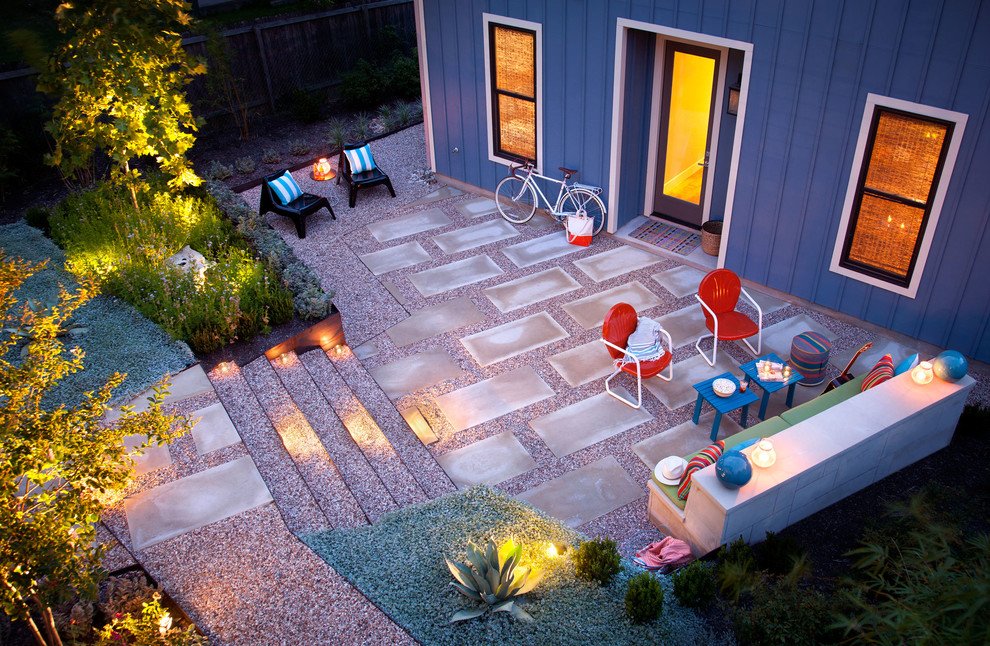 Idee per un patio o portico minimalista dietro casa