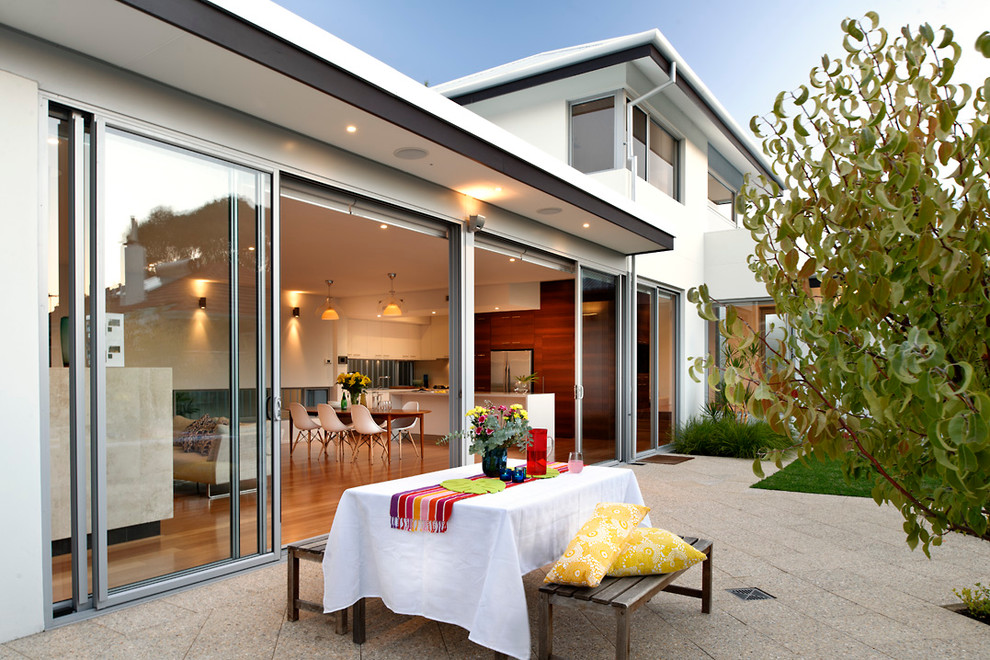 Example of a minimalist patio design in Perth