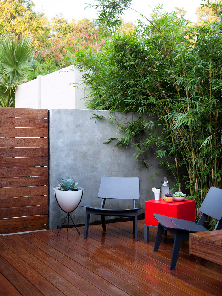 Imagen de patio tradicional renovado sin cubierta en patio con entablado